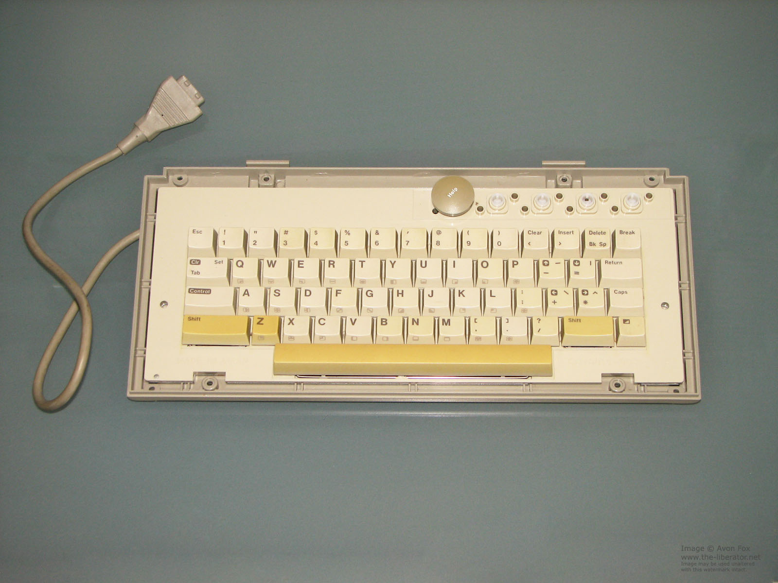 Atari-XE-Keyboard-004.JPG