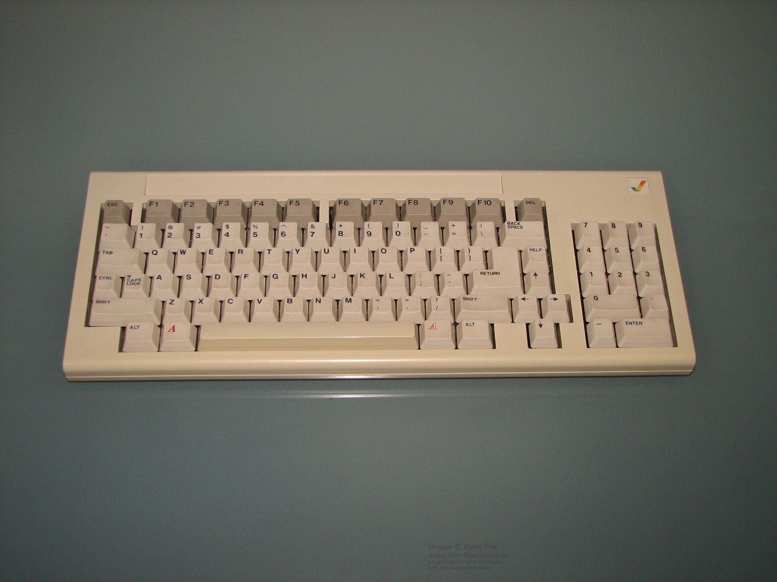 Commodore-Amiga-1000-or-A1000-073-Keyboa
